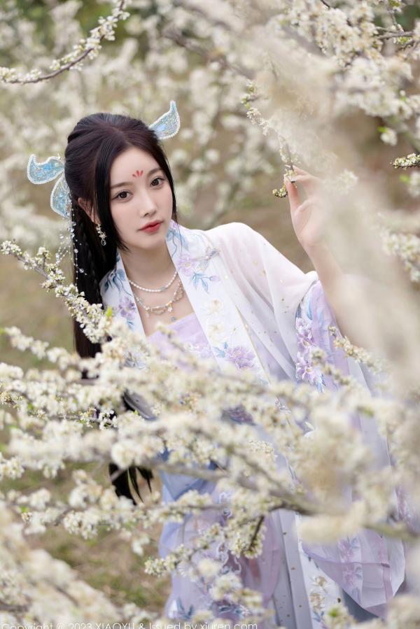 杨晨晨 杨晨晨Yome  XiaoYu语画界970杨晨晨Yome，花海古装与室内蕾丝内衣丝袜诱惑，绝美气质大尺度私房写真第37张图片