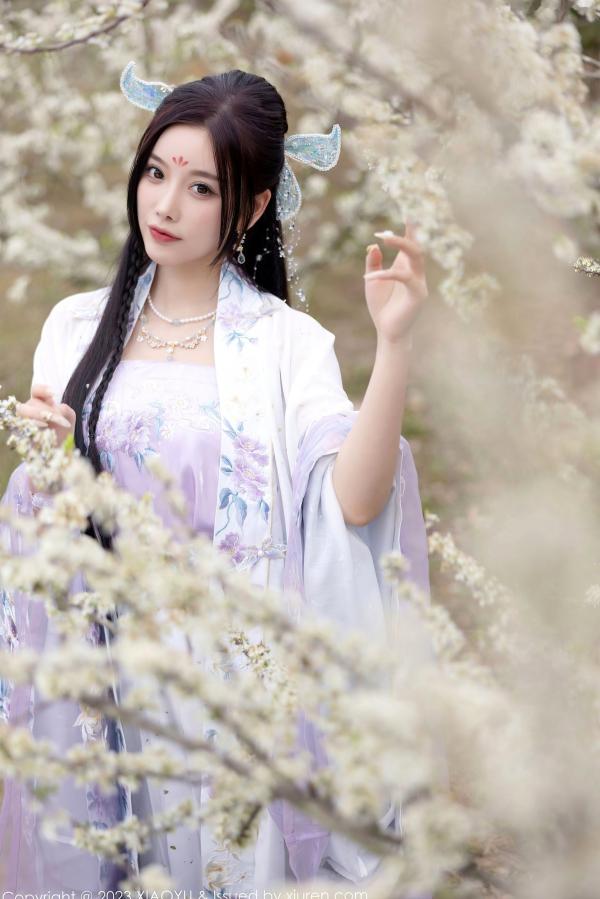 杨晨晨 杨晨晨Yome  XiaoYu语画界970杨晨晨Yome，花海古装与室内蕾丝内衣丝袜诱惑，绝美气质大尺度私房写真第39张图片