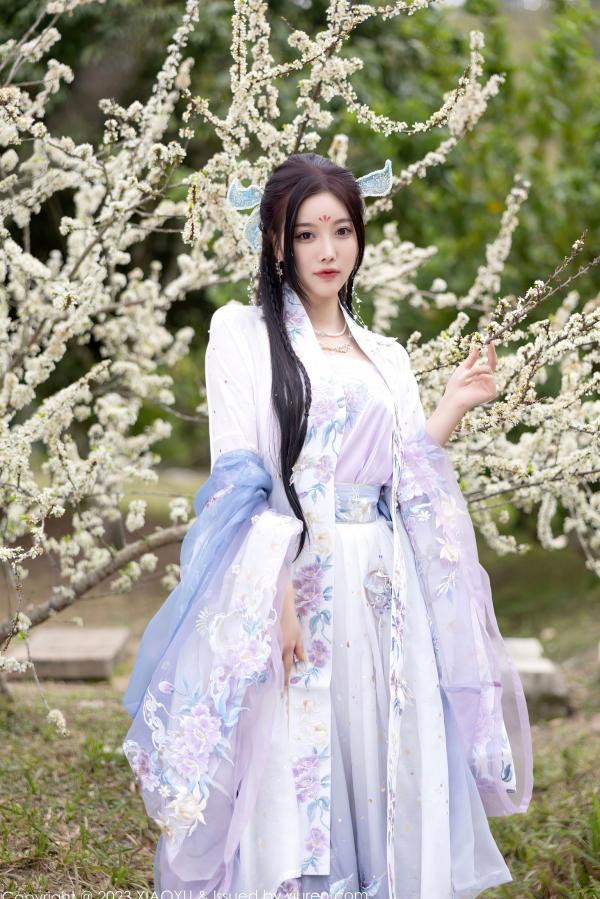 杨晨晨 杨晨晨Yome  XiaoYu语画界970杨晨晨Yome，花海古装与室内蕾丝内衣丝袜诱惑，绝美气质大尺度私房写真第42张图片