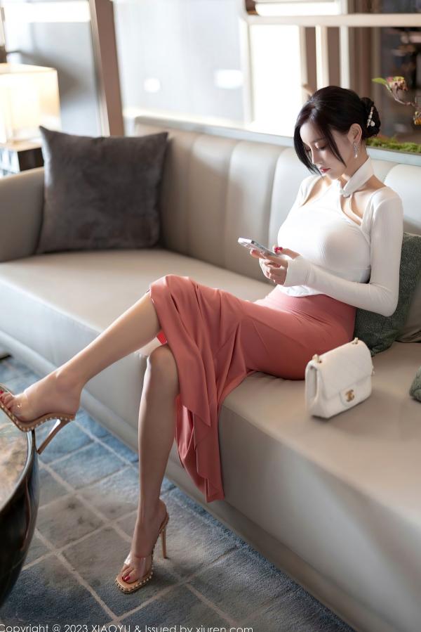 杨晨晨 杨晨晨Yome  XiaoYu语画界-965-杨晨晨：白色上衣粉裙私房写真，优雅端庄与极致诱惑的碰撞，无圣光大尺度完整版第1张图片