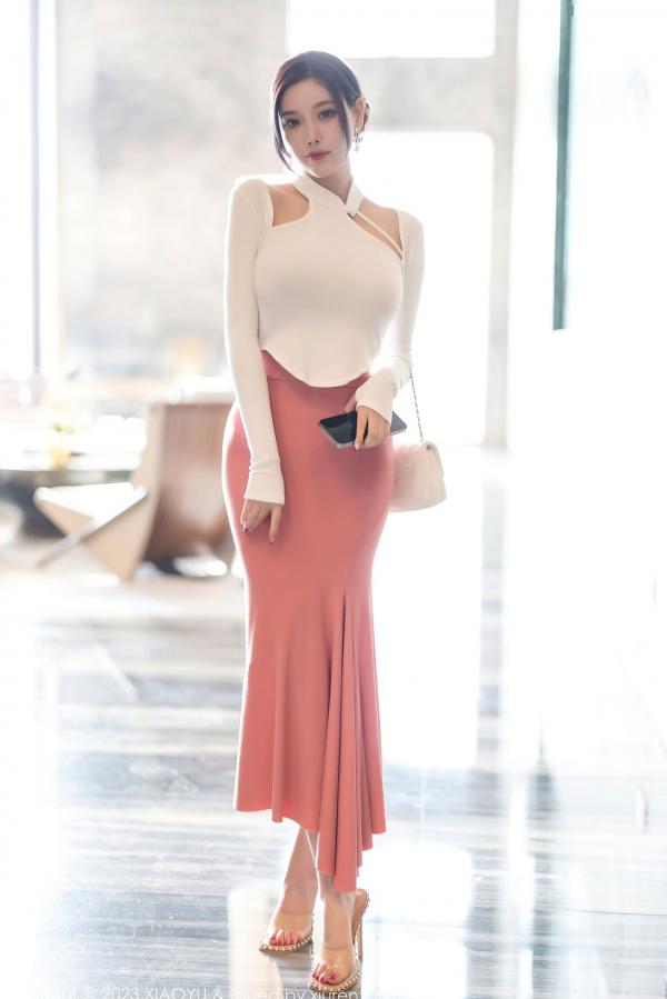 杨晨晨 杨晨晨Yome  XiaoYu语画界-965-杨晨晨：白色上衣粉裙私房写真，优雅端庄与极致诱惑的碰撞，无圣光大尺度完整版第12张图片