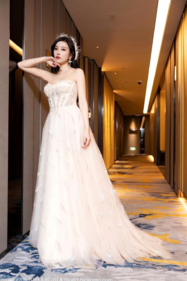 杨晨晨 杨晨晨Yome  XiaoYu语画界 杨晨晨Yome生日主题写真，优雅羽毛长裙性感诱惑，火辣身材私房大尺度欣赏 - 2023.01.06 无圣光第5张图片