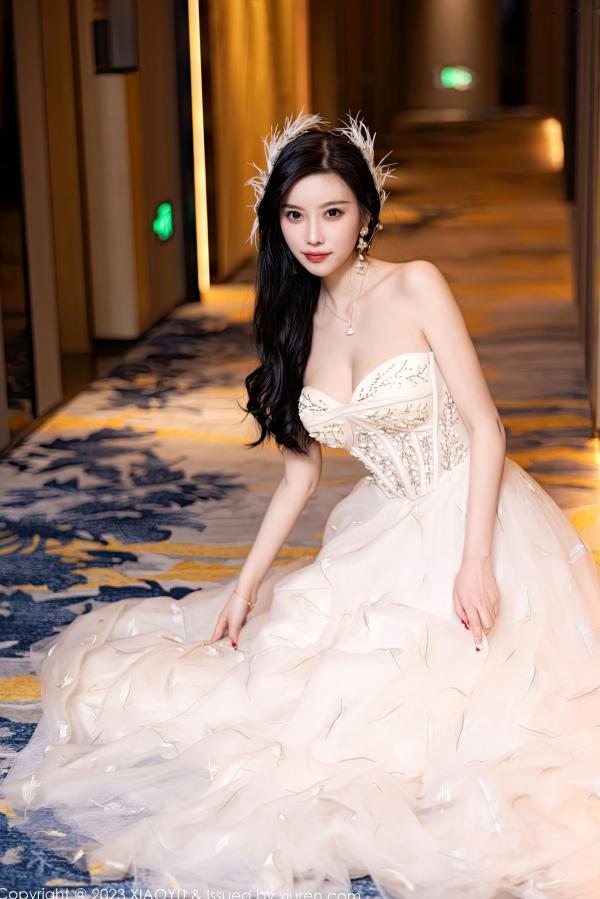 杨晨晨 杨晨晨Yome  XiaoYu语画界 杨晨晨Yome生日主题写真，优雅羽毛长裙性感诱惑，火辣身材私房大尺度欣赏 - 2023.01.06 无圣光第13张图片