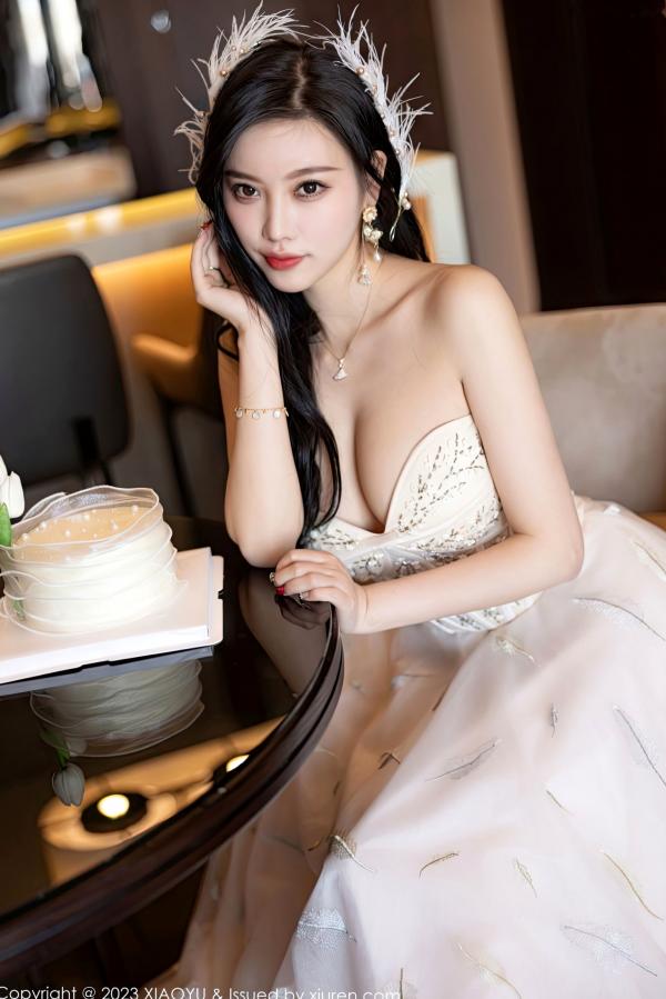 杨晨晨 杨晨晨Yome  XiaoYu语画界 杨晨晨Yome生日主题写真，优雅羽毛长裙性感诱惑，火辣身材私房大尺度欣赏 - 2023.01.06 无圣光第15张图片