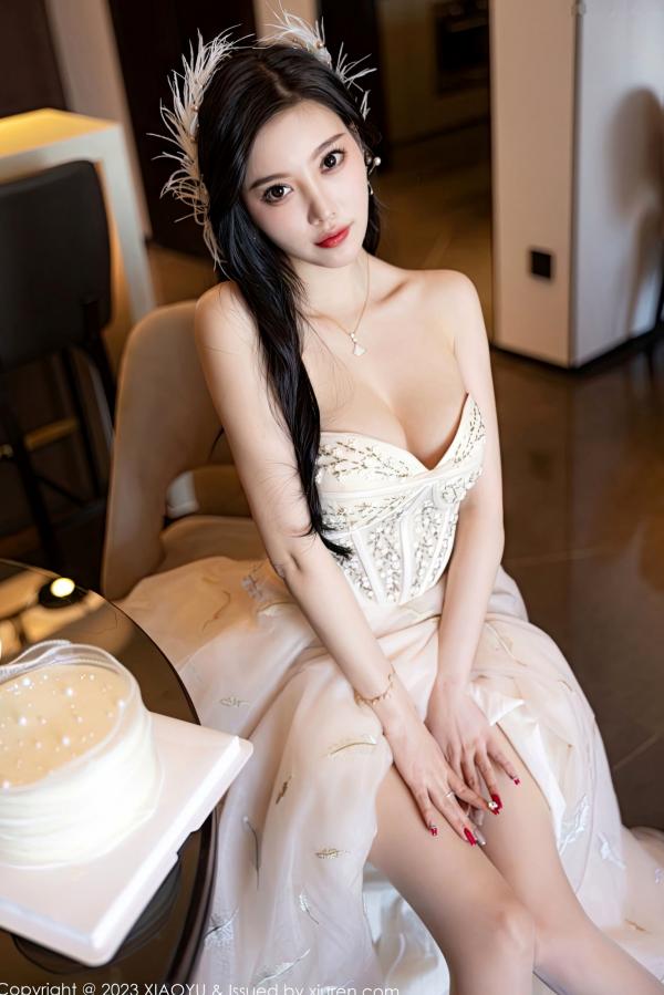 杨晨晨 杨晨晨Yome  XiaoYu语画界 杨晨晨Yome生日主题写真，优雅羽毛长裙性感诱惑，火辣身材私房大尺度欣赏 - 2023.01.06 无圣光第25张图片