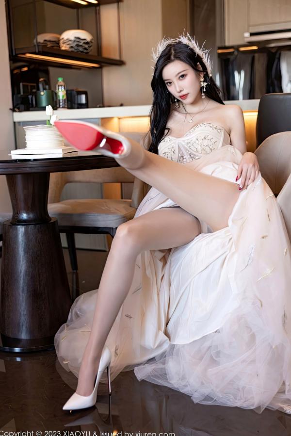 杨晨晨 杨晨晨Yome  XiaoYu语画界 杨晨晨Yome生日主题写真，优雅羽毛长裙性感诱惑，火辣身材私房大尺度欣赏 - 2023.01.06 无圣光第30张图片