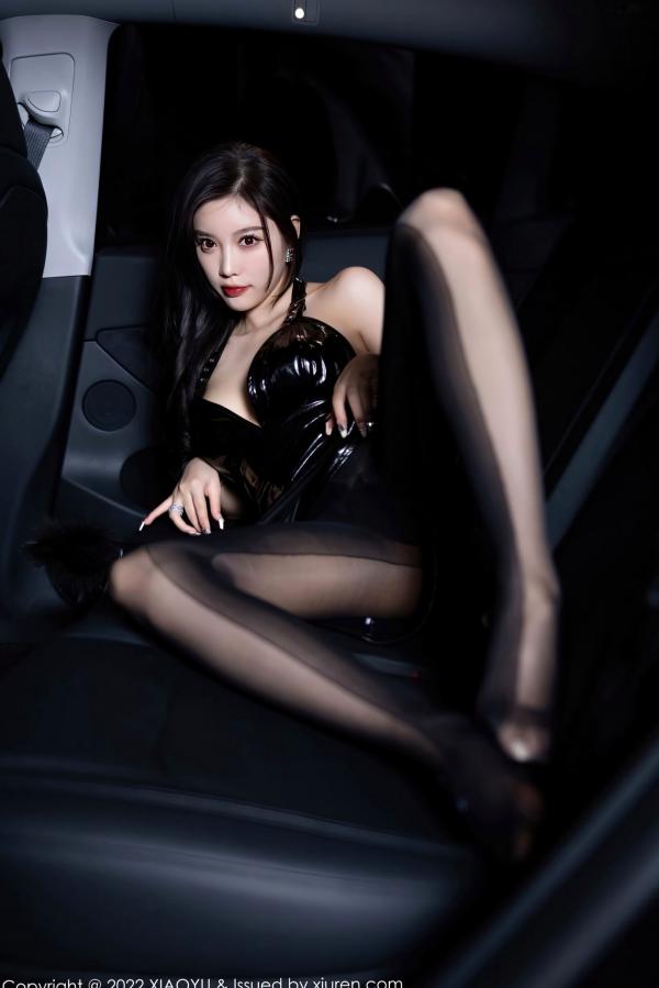 杨晨晨 杨晨晨Yome  XiaoYu语画界-杨晨晨Yome-黑色漆皮紧身裙超薄黑丝车载私房写真-御姐诱惑大尺度作品第29张图片