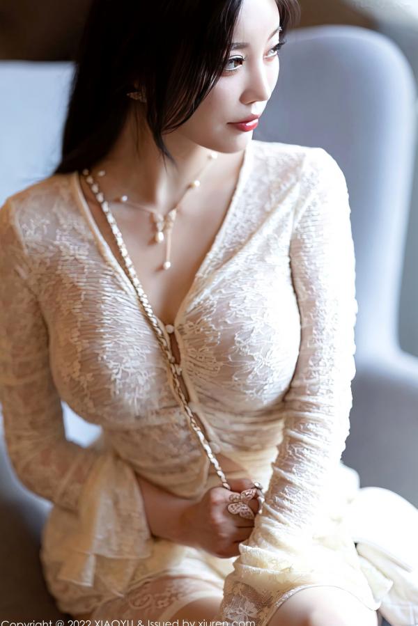 杨晨晨 杨晨晨Yome  XiaoYu语画界-杨晨晨Yome：白色蕾丝薄纱纯欲私房照，优雅身姿尽显诱惑美腿，魅力曲线大尺度写真第18张图片