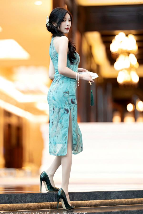 杨晨晨 杨晨晨Yome  XiaoYu语画界-杨晨晨Yome-东方古典韵味旗袍女神，身姿曼妙优雅，古风建筑下尽显高级诱惑感（2022.10.14）第1张图片