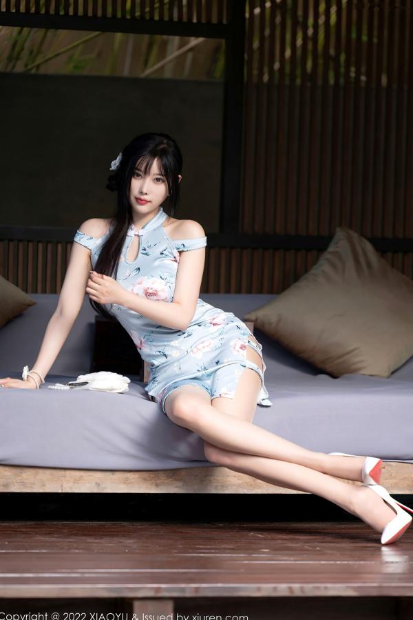 杨晨晨 杨晨晨Yome  杨晨晨Yome私房写真：淡蓝碎花旗袍优雅显曲线，纯欲蕾丝内衣极致性感诱惑第5张图片