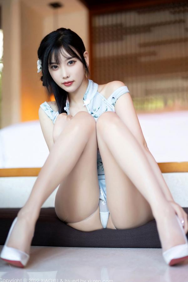 杨晨晨 杨晨晨Yome  杨晨晨Yome私房写真：淡蓝碎花旗袍优雅显曲线，纯欲蕾丝内衣极致性感诱惑第21张图片