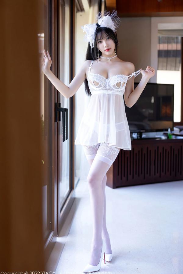 杨晨晨 杨晨晨Yome  杨晨晨Yome私房写真：淡蓝碎花旗袍优雅显曲线，纯欲蕾丝内衣极致性感诱惑第54张图片