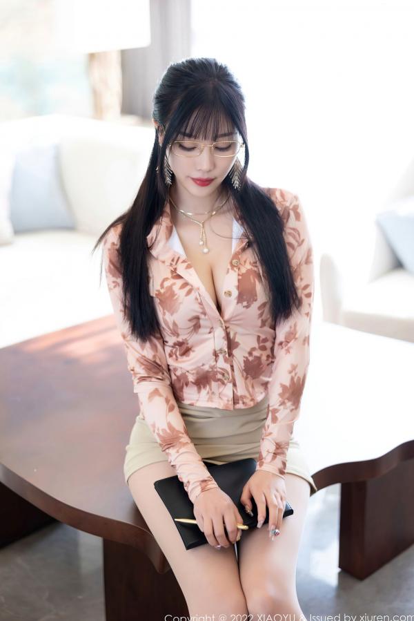 杨晨晨 杨晨晨Yome  XiaoYu语画界-821-杨晨晨Yome心愿旅拍，职场OL风修身穿搭秀长腿，精致红底高跟鞋唯美写真第10张图片