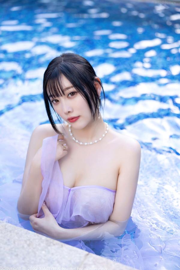 杨晨晨 杨晨晨Yome  XiaoYu语画界-杨晨晨Yome海南户外泳池比基尼私房写真，清透紫色套装勾勒绝美身姿，尽显夏日纯欲性感风情，无圣光大尺度第43张图片