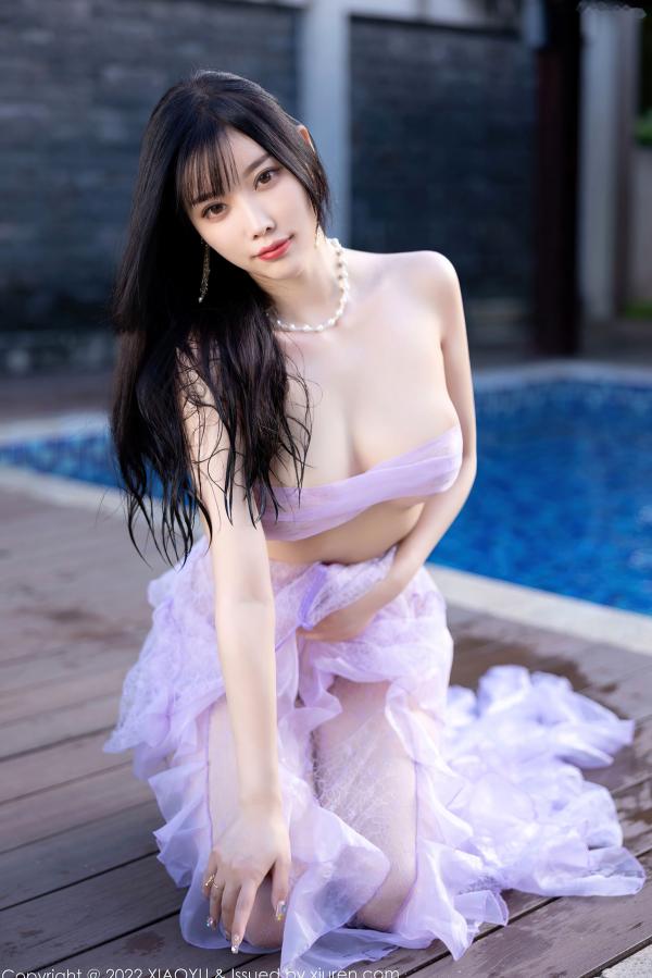 杨晨晨 杨晨晨Yome  XiaoYu语画界-杨晨晨Yome海南户外泳池比基尼私房写真，清透紫色套装勾勒绝美身姿，尽显夏日纯欲性感风情，无圣光大尺度第61张图片