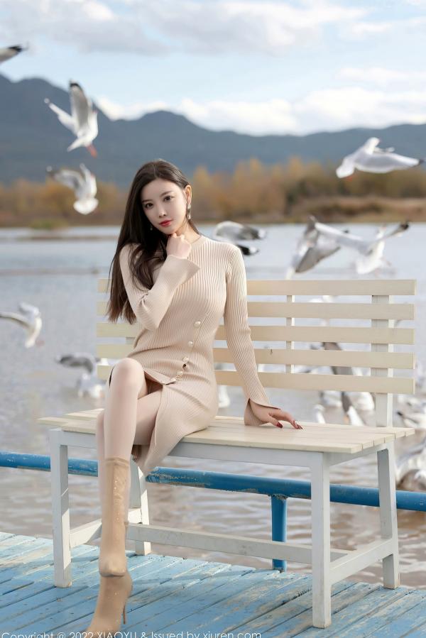 杨晨晨 杨晨晨Yome  XiaoYu语画界-796-杨晨晨Yome：丽江心愿旅拍，演绎室内紫色蕾丝内衣私房照与户外清新优雅针织裙装，性感美腿魅惑十足，精选无圣光大尺度高清套图第1张图片