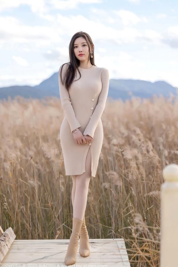 杨晨晨 杨晨晨Yome  XiaoYu语画界-796-杨晨晨Yome：丽江心愿旅拍，演绎室内紫色蕾丝内衣私房照与户外清新优雅针织裙装，性感美腿魅惑十足，精选无圣光大尺度高清套图第18张图片