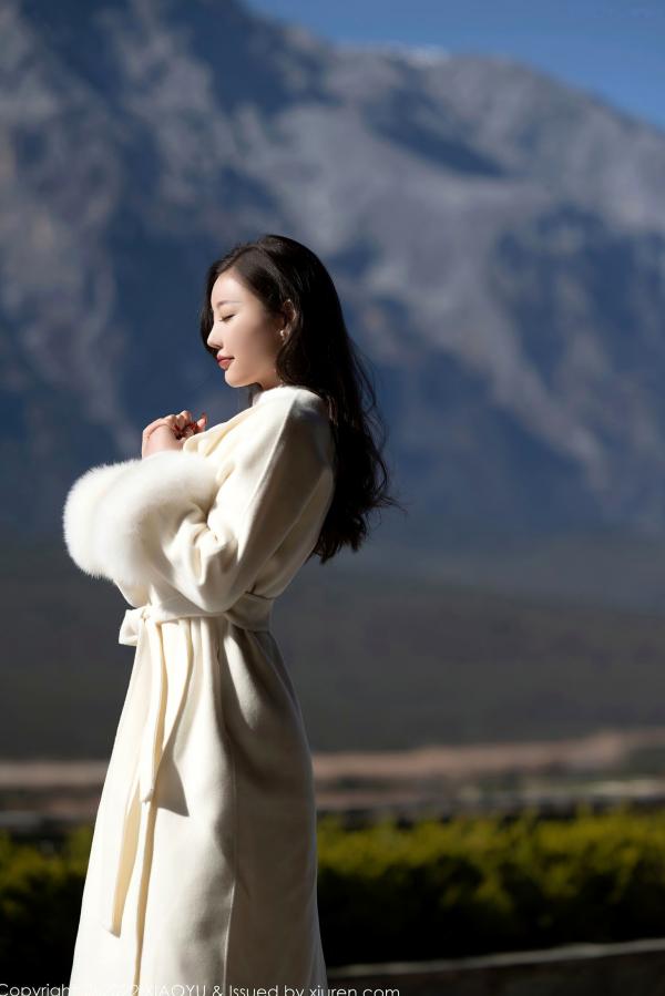 杨晨晨 杨晨晨Yome  XiaoYu语画界-杨晨晨Yome丽江旅拍私房照，白色针织衫与蕾丝内衣的极致御姐风，S型身材曲线撩人，无圣光大尺度唯美套图第3张图片