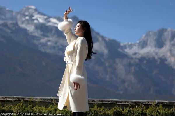 杨晨晨 杨晨晨Yome  XiaoYu语画界-杨晨晨Yome丽江旅拍私房照，白色针织衫与蕾丝内衣的极致御姐风，S型身材曲线撩人，无圣光大尺度唯美套图第4张图片