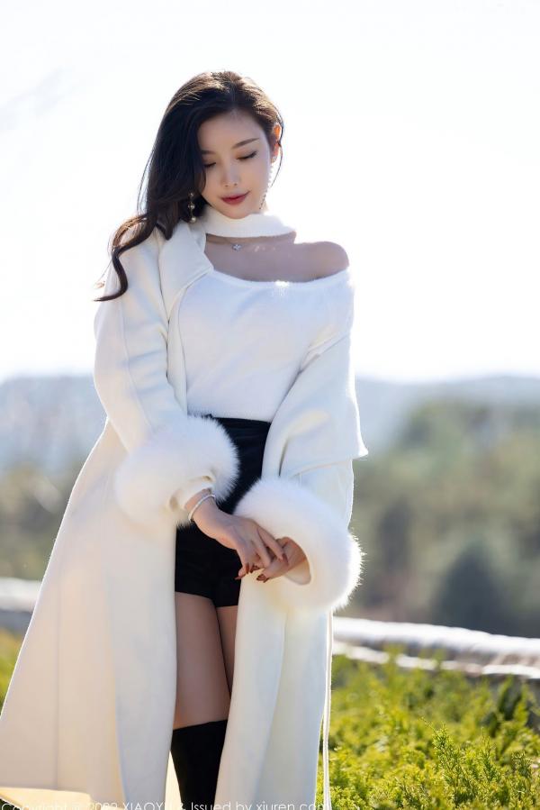 杨晨晨 杨晨晨Yome  XiaoYu语画界-杨晨晨Yome丽江旅拍私房照，白色针织衫与蕾丝内衣的极致御姐风，S型身材曲线撩人，无圣光大尺度唯美套图第5张图片