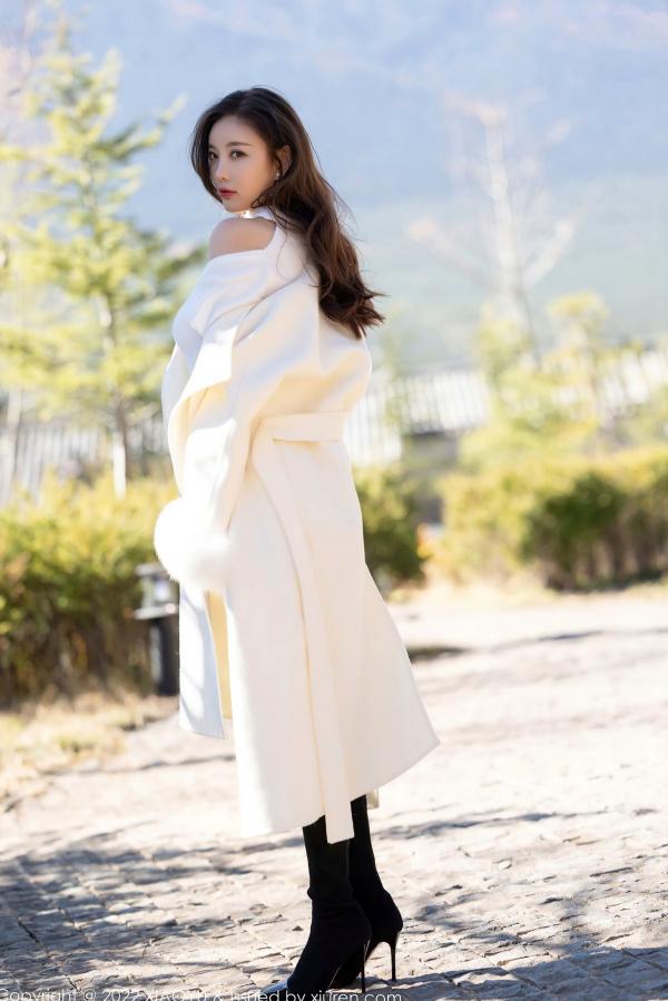 杨晨晨 杨晨晨Yome  XiaoYu语画界-杨晨晨Yome丽江旅拍私房照，白色针织衫与蕾丝内衣的极致御姐风，S型身材曲线撩人，无圣光大尺度唯美套图第13张图片