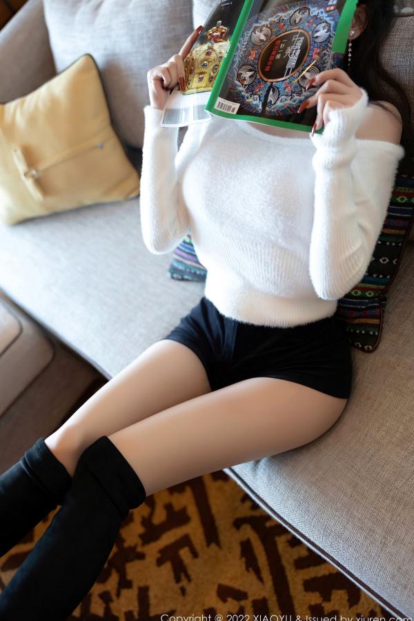 杨晨晨 杨晨晨Yome  XiaoYu语画界-杨晨晨Yome丽江旅拍私房照，白色针织衫与蕾丝内衣的极致御姐风，S型身材曲线撩人，无圣光大尺度唯美套图第14张图片