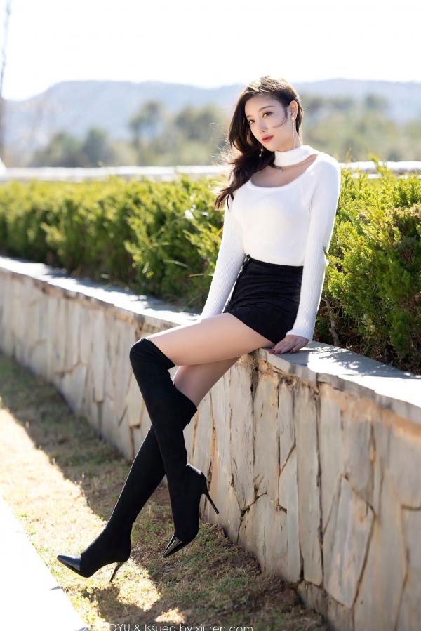 杨晨晨 杨晨晨Yome  XiaoYu语画界-杨晨晨Yome丽江旅拍私房照，白色针织衫与蕾丝内衣的极致御姐风，S型身材曲线撩人，无圣光大尺度唯美套图第71张图片