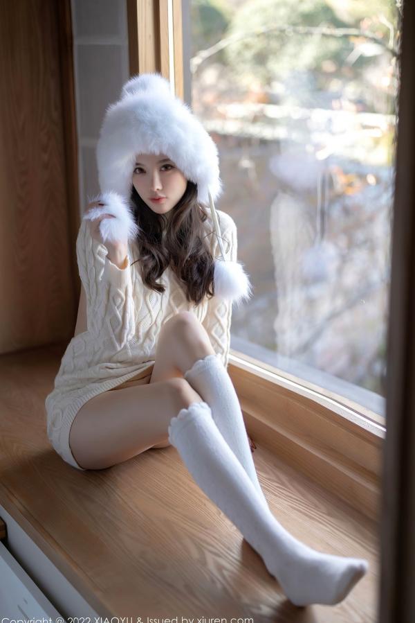 杨晨晨 杨晨晨Yome  XiaoYu语画界-758-杨晨晨Yome-丽江心愿旅拍-高级感毛绒装与修身裙-绝美曲线女神户外写真第5张图片