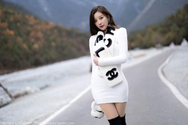 杨晨晨 杨晨晨Yome  XiaoYu语画界-758-杨晨晨Yome-丽江心愿旅拍-高级感毛绒装与修身裙-绝美曲线女神户外写真第60张图片