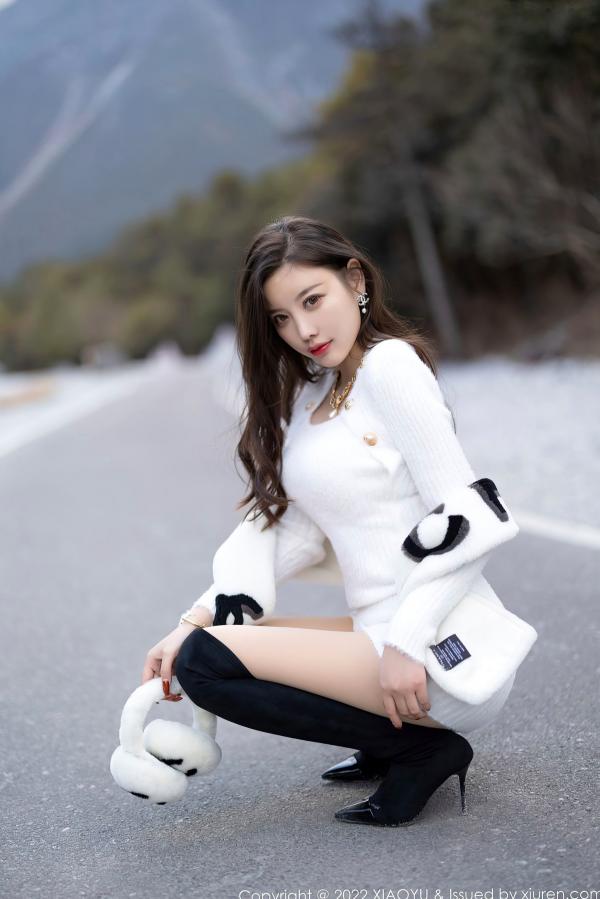杨晨晨 杨晨晨Yome  XiaoYu语画界-758-杨晨晨Yome-丽江心愿旅拍-高级感毛绒装与修身裙-绝美曲线女神户外写真第67张图片