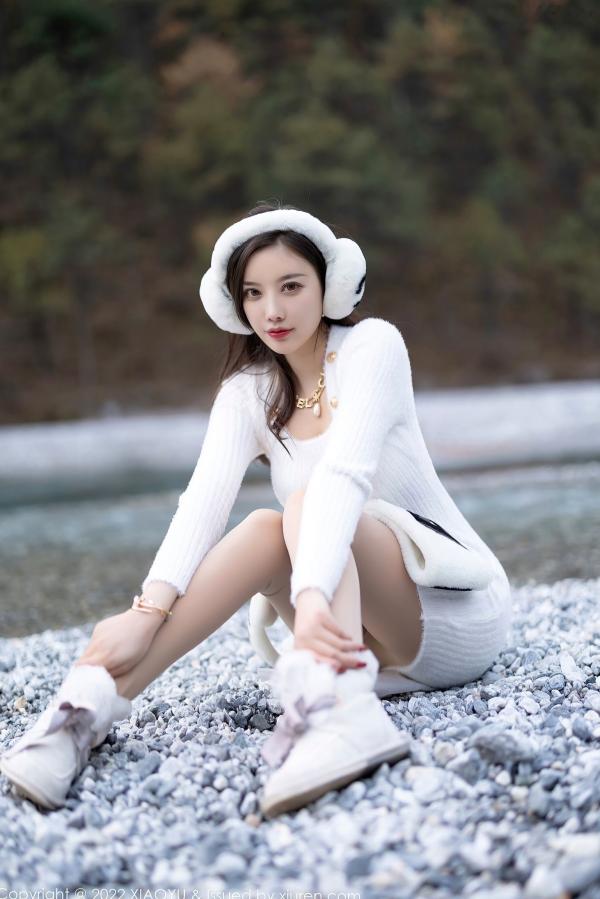 杨晨晨 杨晨晨Yome  XiaoYu语画界-758-杨晨晨Yome-丽江心愿旅拍-高级感毛绒装与修身裙-绝美曲线女神户外写真第86张图片