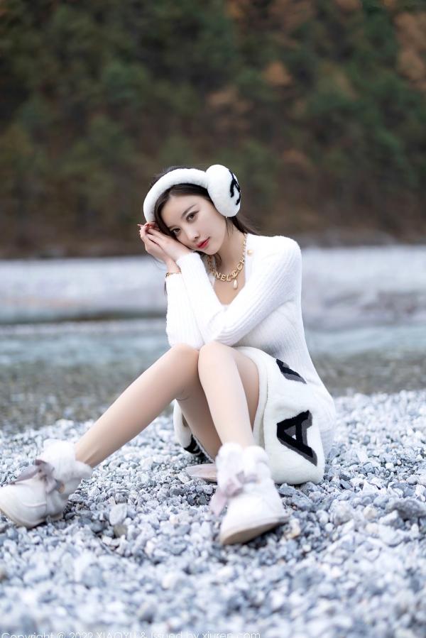 杨晨晨 杨晨晨Yome  XiaoYu语画界-758-杨晨晨Yome-丽江心愿旅拍-高级感毛绒装与修身裙-绝美曲线女神户外写真第87张图片