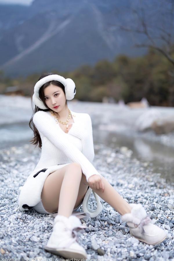 杨晨晨 杨晨晨Yome  XiaoYu语画界-758-杨晨晨Yome-丽江心愿旅拍-高级感毛绒装与修身裙-绝美曲线女神户外写真第88张图片