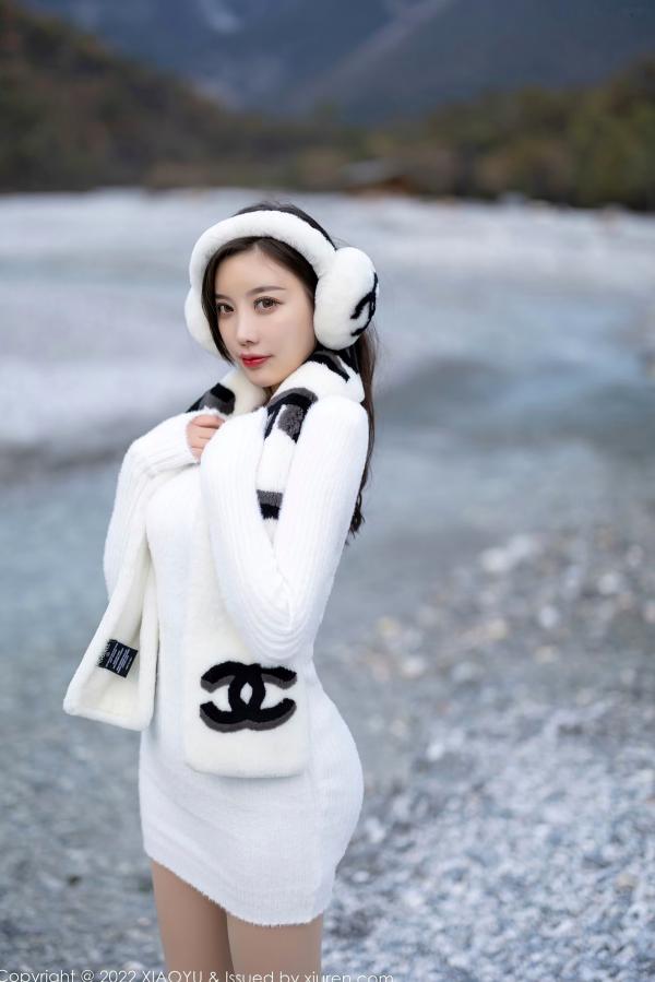杨晨晨 杨晨晨Yome  XiaoYu语画界-758-杨晨晨Yome-丽江心愿旅拍-高级感毛绒装与修身裙-绝美曲线女神户外写真第89张图片