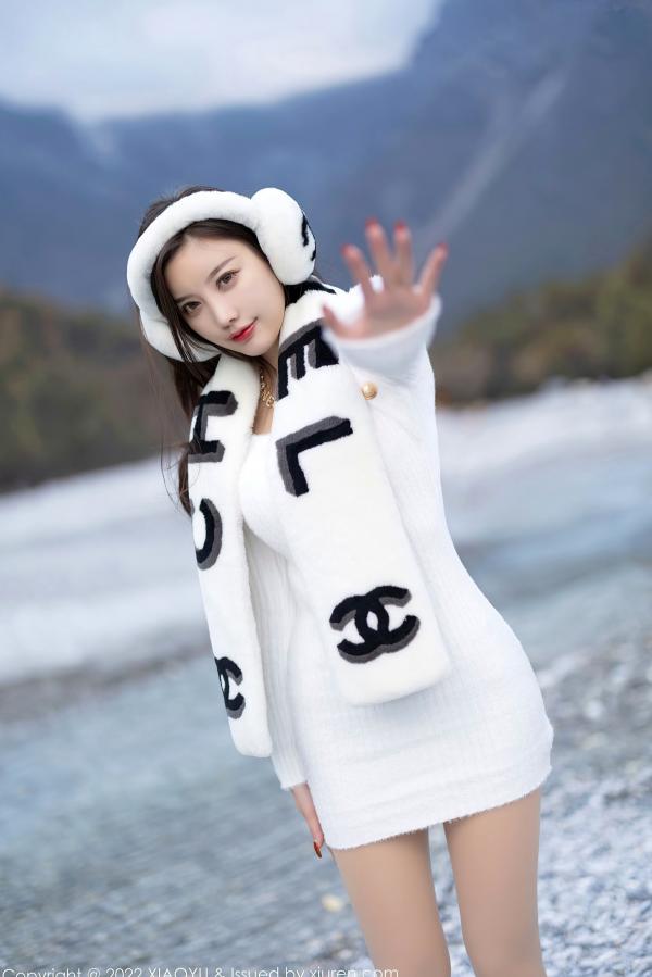 杨晨晨 杨晨晨Yome  XiaoYu语画界-758-杨晨晨Yome-丽江心愿旅拍-高级感毛绒装与修身裙-绝美曲线女神户外写真第90张图片