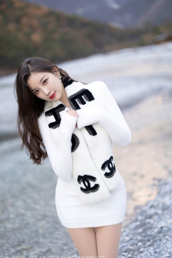杨晨晨 杨晨晨Yome  XiaoYu语画界-758-杨晨晨Yome-丽江心愿旅拍-高级感毛绒装与修身裙-绝美曲线女神户外写真第93张图片