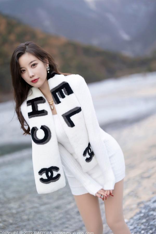 杨晨晨 杨晨晨Yome  XiaoYu语画界-758-杨晨晨Yome-丽江心愿旅拍-高级感毛绒装与修身裙-绝美曲线女神户外写真第94张图片