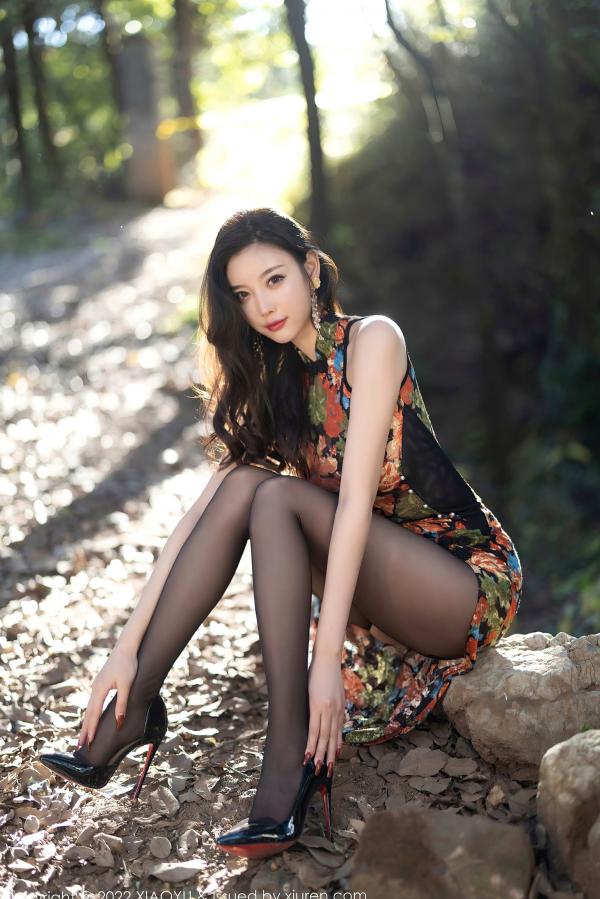 杨晨晨 杨晨晨Yome  XiaoYu语画界-750-杨晨晨Yome-丽江心愿旅拍花色旗袍黑丝-极致室内私房写真-2022.04.02-无圣光大尺度第6张图片