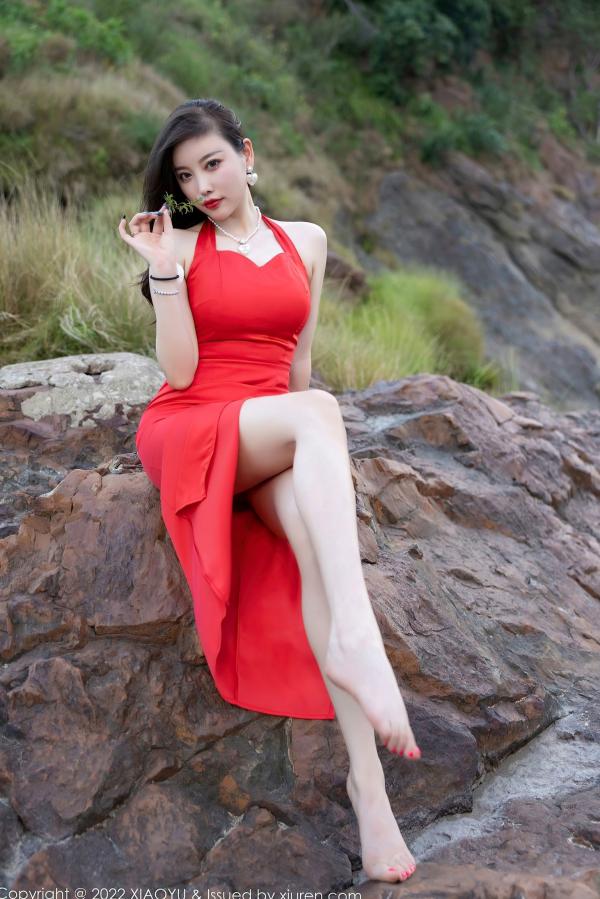 杨晨晨 杨晨晨Yome  语画界-745-杨晨晨：唯美户外旅拍，身穿性感高开叉红裙，曲线玲珑，女神风范尽显，气质妩媚动人第2张图片