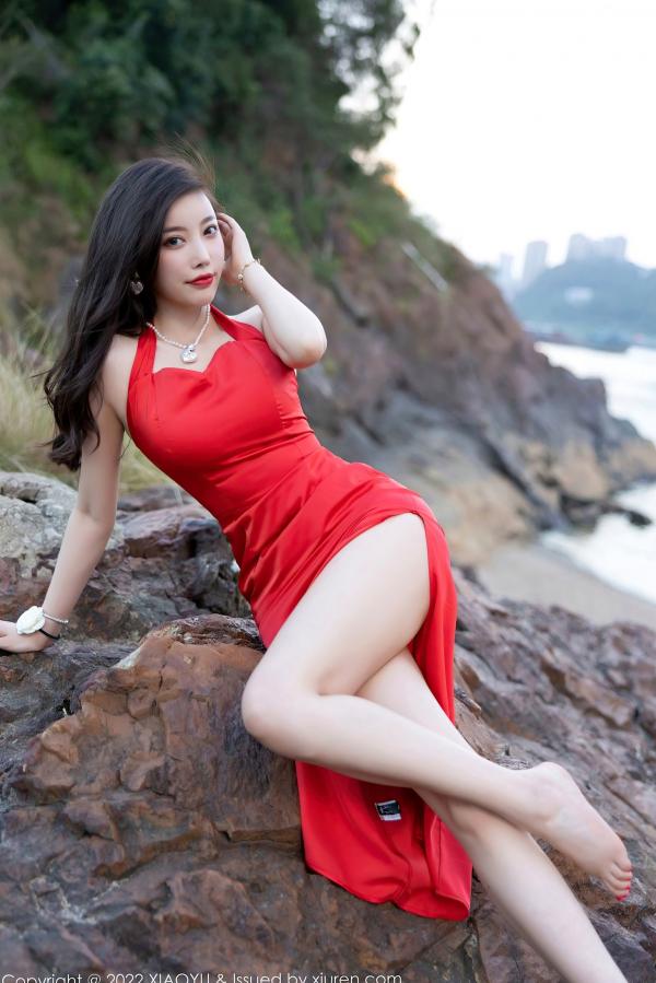 杨晨晨 杨晨晨Yome  语画界-745-杨晨晨：唯美户外旅拍，身穿性感高开叉红裙，曲线玲珑，女神风范尽显，气质妩媚动人第4张图片