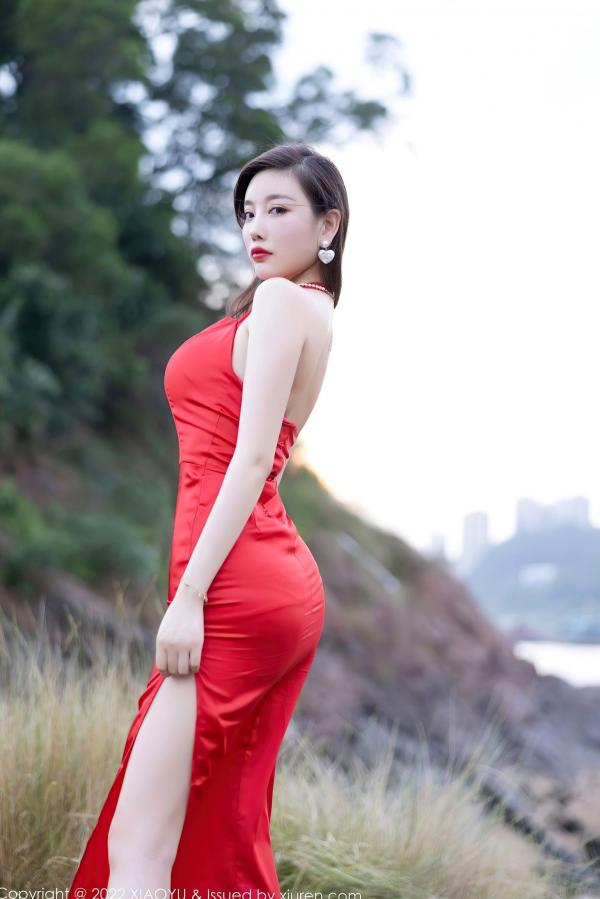 杨晨晨 杨晨晨Yome  语画界-745-杨晨晨：唯美户外旅拍，身穿性感高开叉红裙，曲线玲珑，女神风范尽显，气质妩媚动人第10张图片