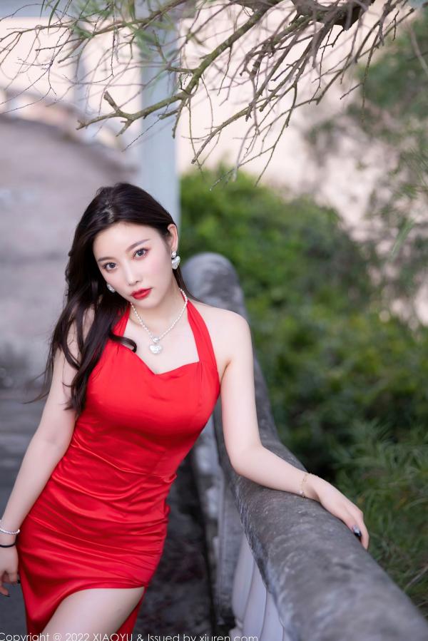 杨晨晨 杨晨晨Yome  语画界-745-杨晨晨：唯美户外旅拍，身穿性感高开叉红裙，曲线玲珑，女神风范尽显，气质妩媚动人第20张图片