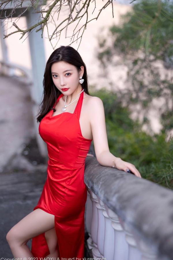 杨晨晨 杨晨晨Yome  语画界-745-杨晨晨：唯美户外旅拍，身穿性感高开叉红裙，曲线玲珑，女神风范尽显，气质妩媚动人第22张图片