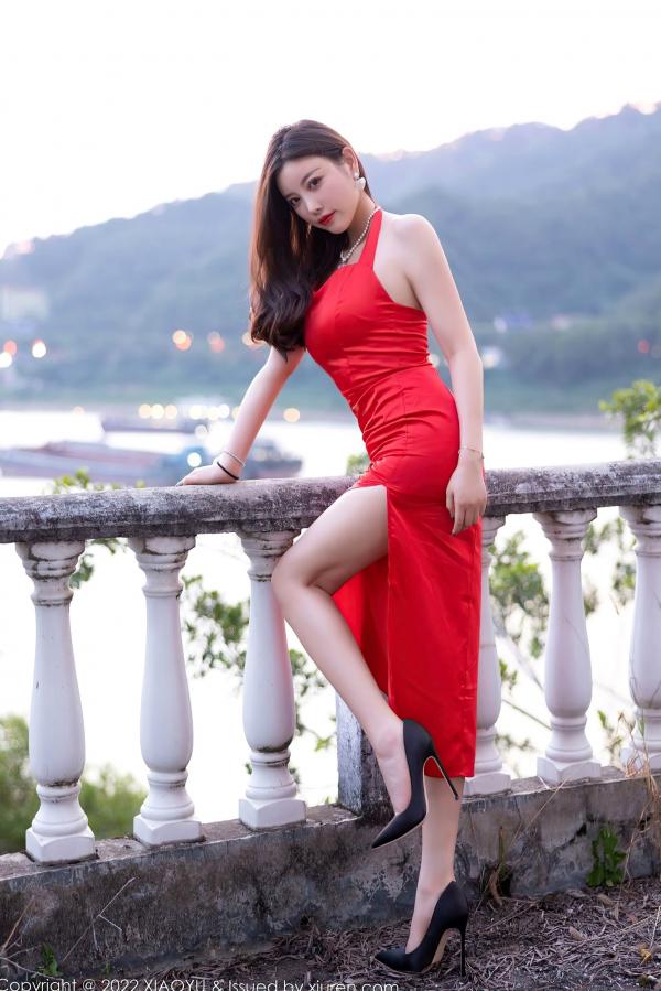 杨晨晨 杨晨晨Yome  语画界-745-杨晨晨：唯美户外旅拍，身穿性感高开叉红裙，曲线玲珑，女神风范尽显，气质妩媚动人第24张图片