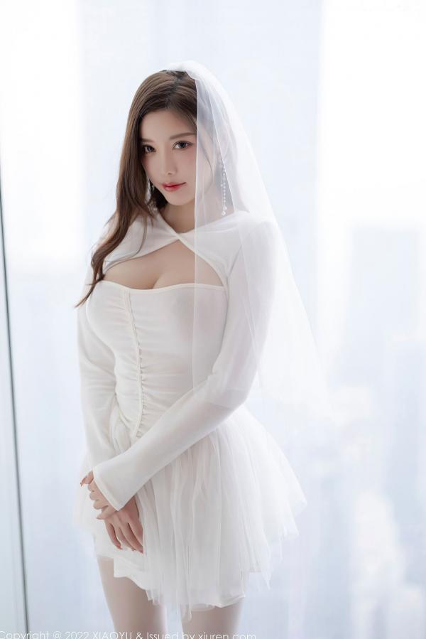 杨晨晨 杨晨晨Yome  XiaoYu语画界739期：杨晨晨Yome性感白色深V婚纱白丝袜诱惑私房写真，纯欲女神演绎极致大尺度美感第10张图片