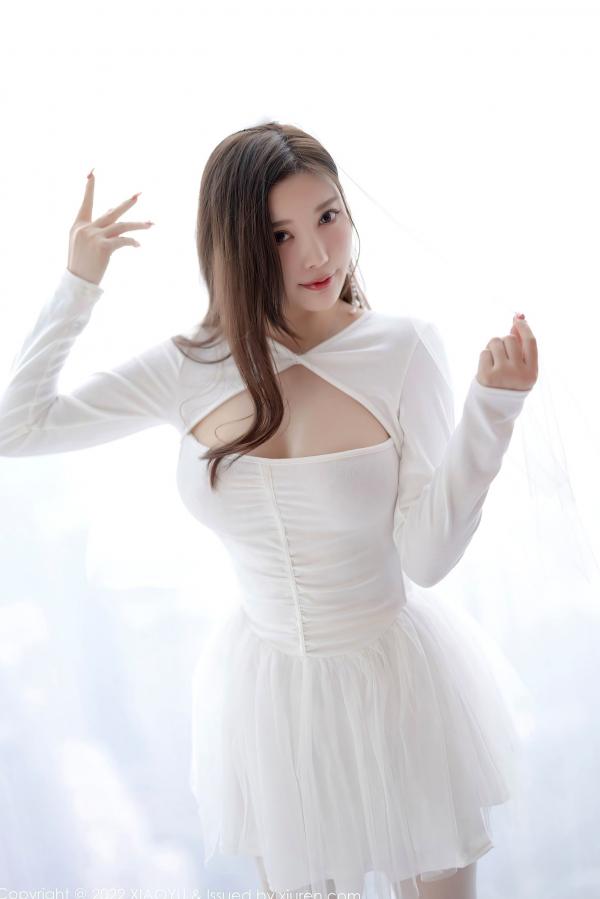杨晨晨 杨晨晨Yome  XiaoYu语画界739期：杨晨晨Yome性感白色深V婚纱白丝袜诱惑私房写真，纯欲女神演绎极致大尺度美感第11张图片
