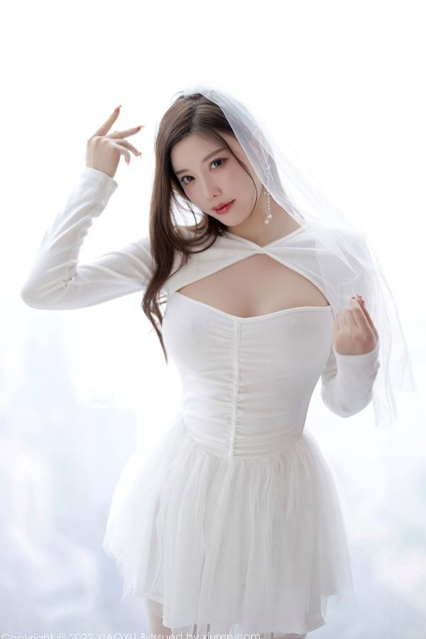 杨晨晨 杨晨晨Yome  XiaoYu语画界739期：杨晨晨Yome性感白色深V婚纱白丝袜诱惑私房写真，纯欲女神演绎极致大尺度美感第12张图片