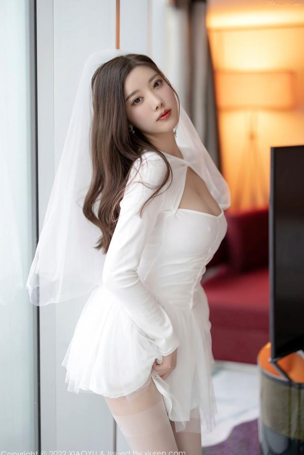 杨晨晨 杨晨晨Yome  XiaoYu语画界739期：杨晨晨Yome性感白色深V婚纱白丝袜诱惑私房写真，纯欲女神演绎极致大尺度美感第14张图片
