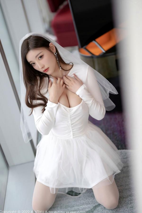 杨晨晨 杨晨晨Yome  XiaoYu语画界739期：杨晨晨Yome性感白色深V婚纱白丝袜诱惑私房写真，纯欲女神演绎极致大尺度美感第25张图片