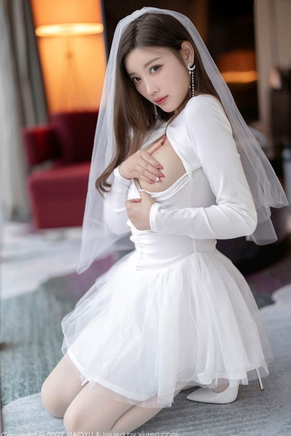 杨晨晨 杨晨晨Yome  XiaoYu语画界739期：杨晨晨Yome性感白色深V婚纱白丝袜诱惑私房写真，纯欲女神演绎极致大尺度美感第38张图片